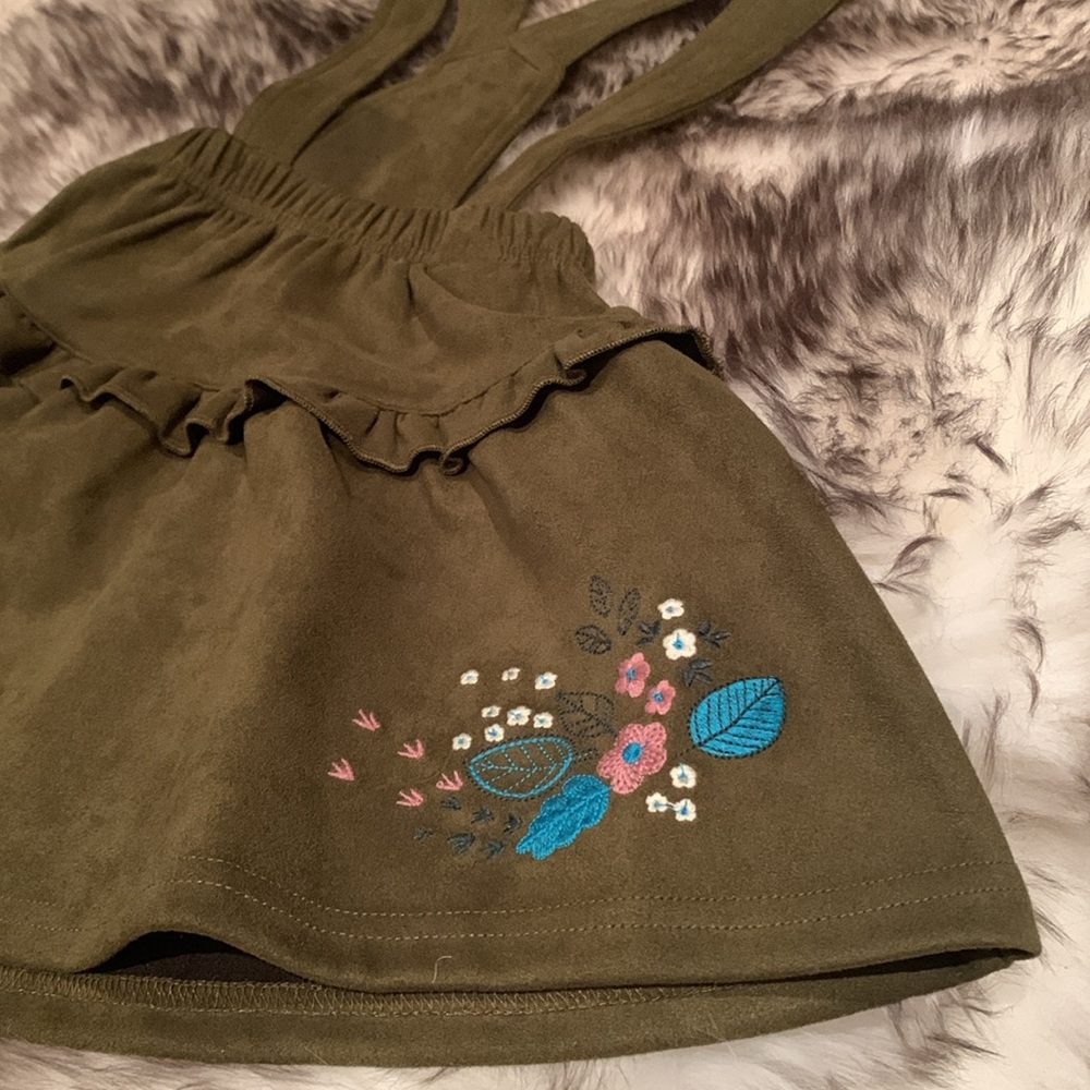 Dark green Suspender Skirt with Floral Embroidery